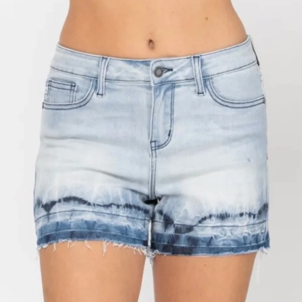 Judy Blue Mid-Rise Light Wash Jean Shorts Size 3XL Frayed Hem Blue Denim